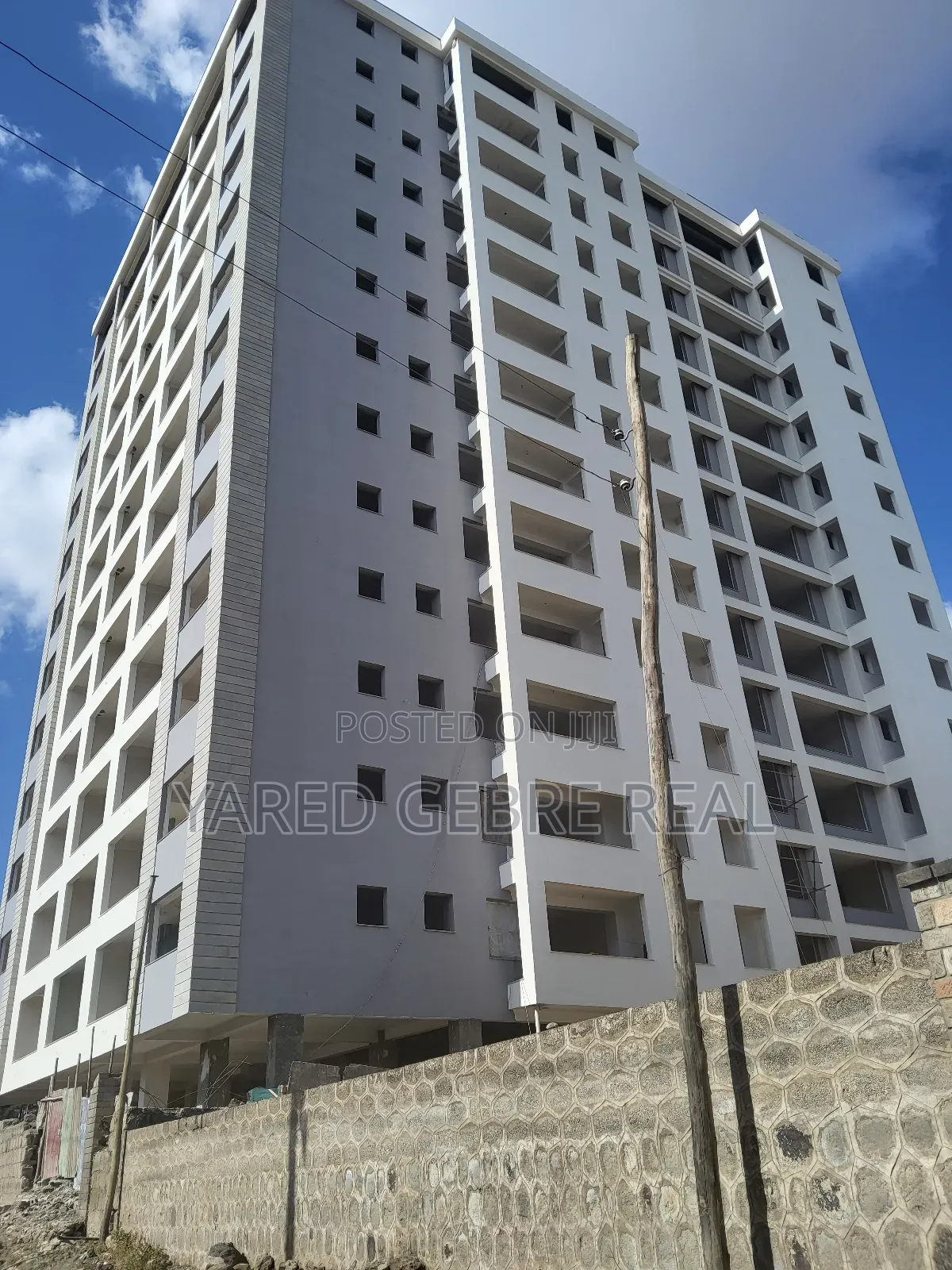 2bdrm Apartment in በCmcየተባበሩት 95% የተገነባ, Yeka for sale