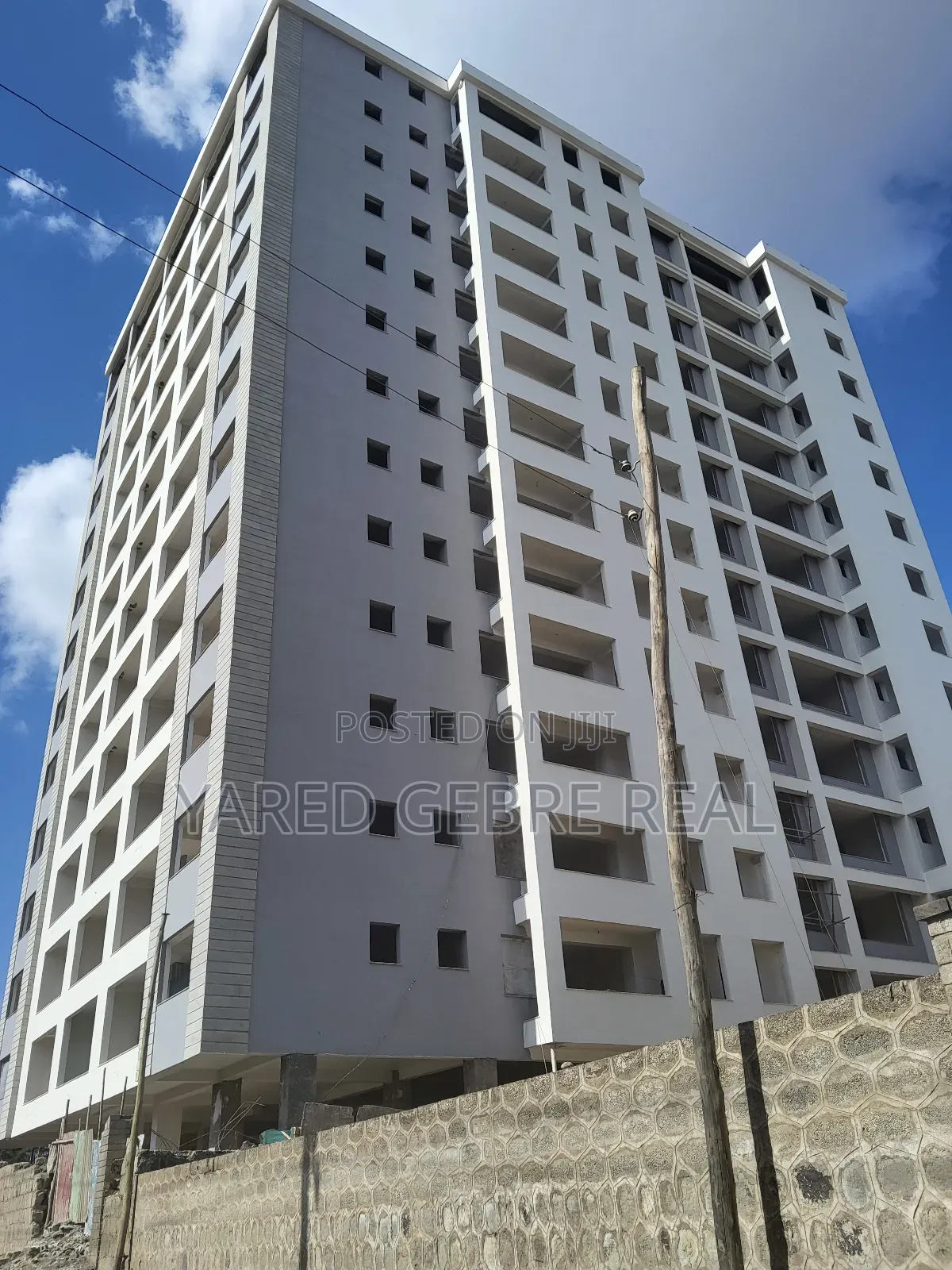 2bdrm Apartment in በCmcየተባበሩት 95% የተገነባ, Yeka for sale