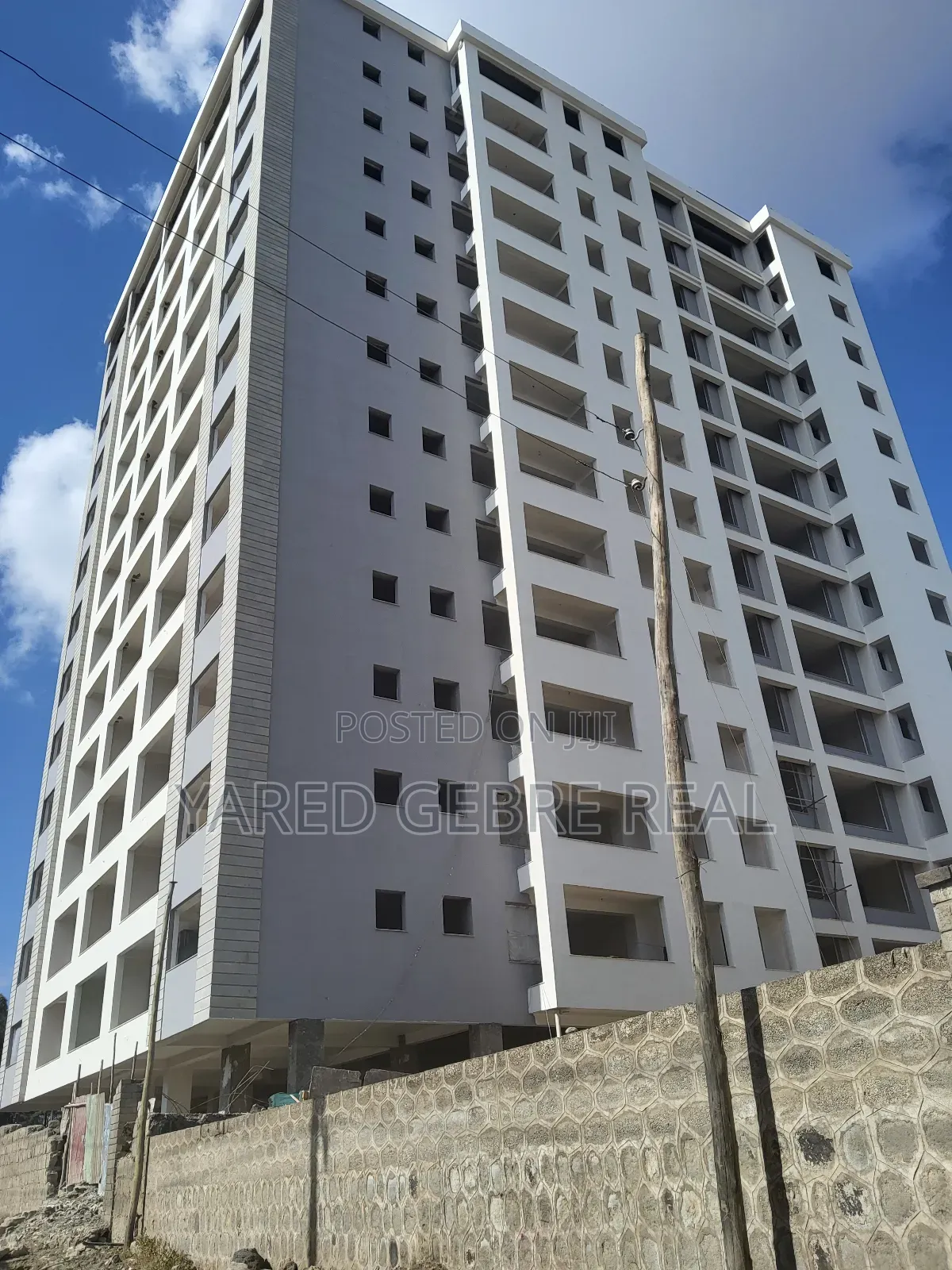 2bdrm Apartment in በCmcየተባበሩት 95% የተገነባ, Yeka for sale