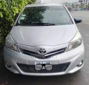 Toyota Yaris 2013 Silver