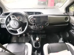 Toyota Yaris 2013 Silver