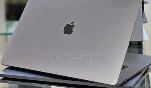 New Laptop Apple MacBook Pro 2017 16GB Intel Core i7 SSD 512GB