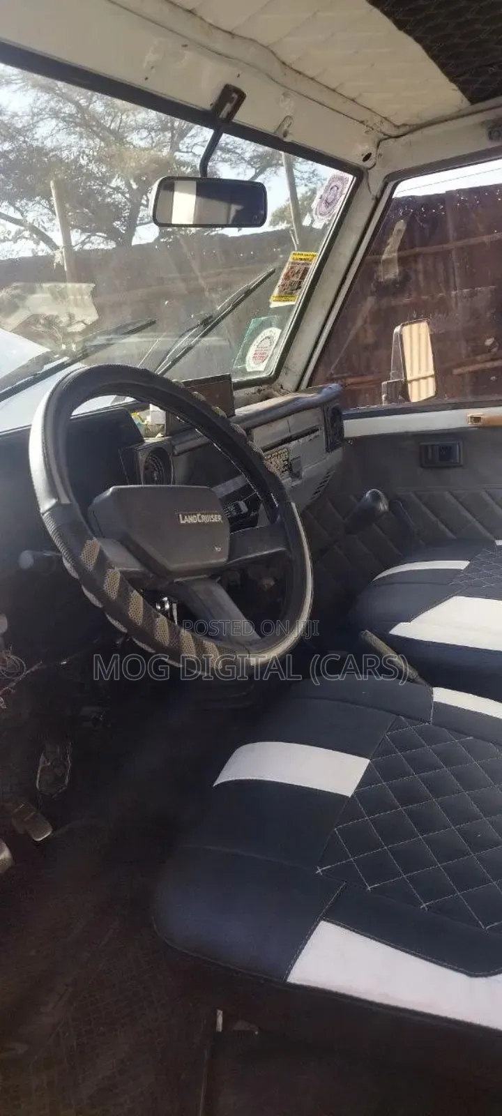 Toyota Land Cruiser 75 Pickup 1986 White