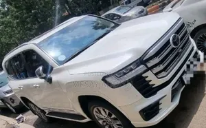 Toyota Land Cruiser 2023 White