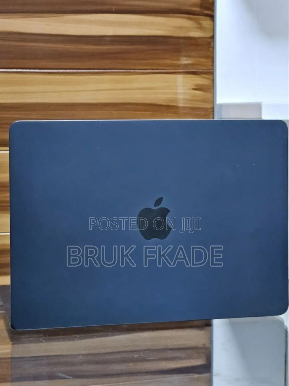 New Laptop Apple MacBook Air 2025 M4 13-inch 16GB Apple M4 SSD 256GB