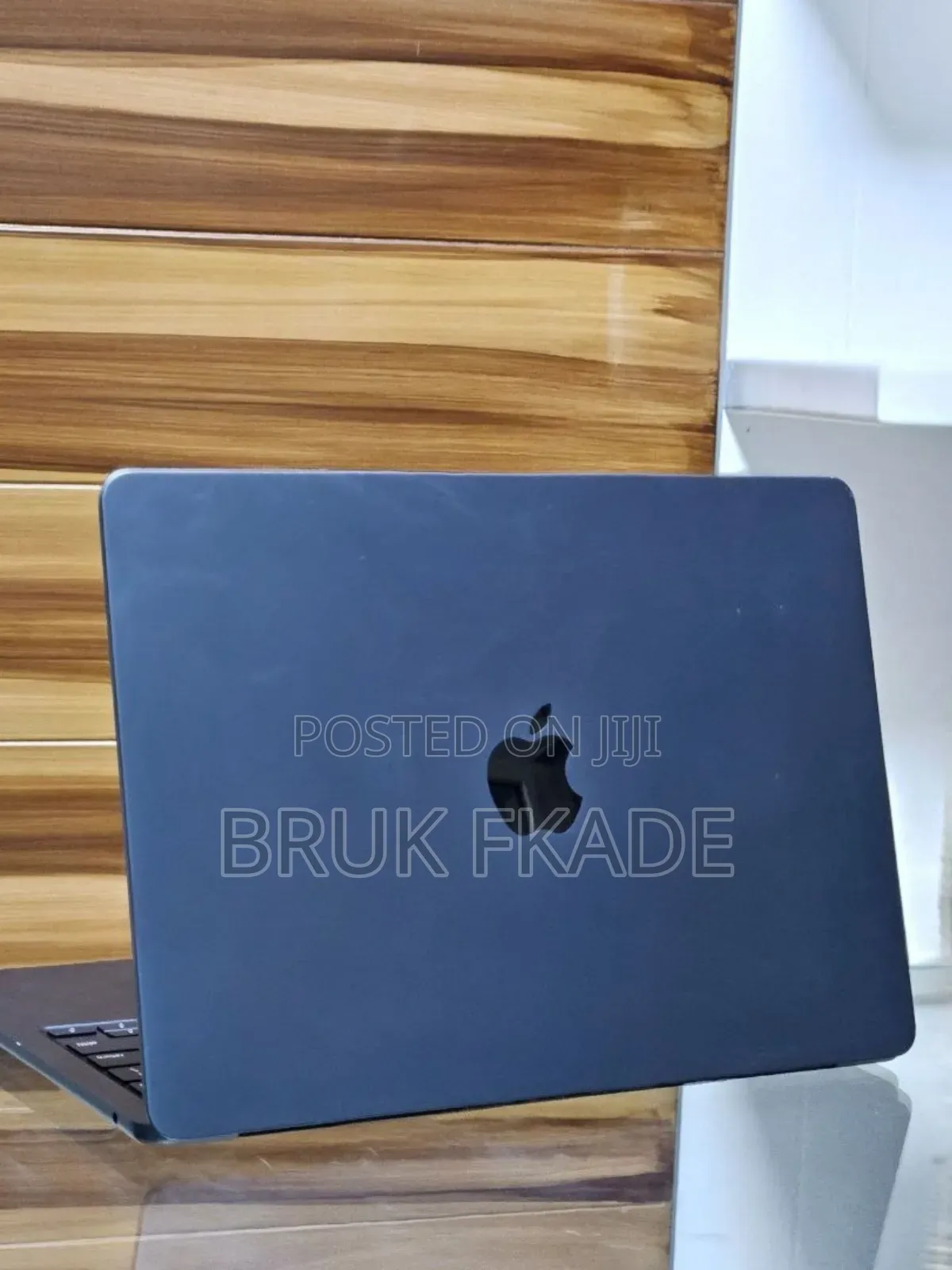New Laptop Apple MacBook Air 2025 M4 13-inch 16GB Apple M4 SSD 256GB