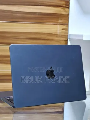 New Laptop Apple MacBook Air 2025 M4 13-inch 16GB Apple M4 SSD 256GB