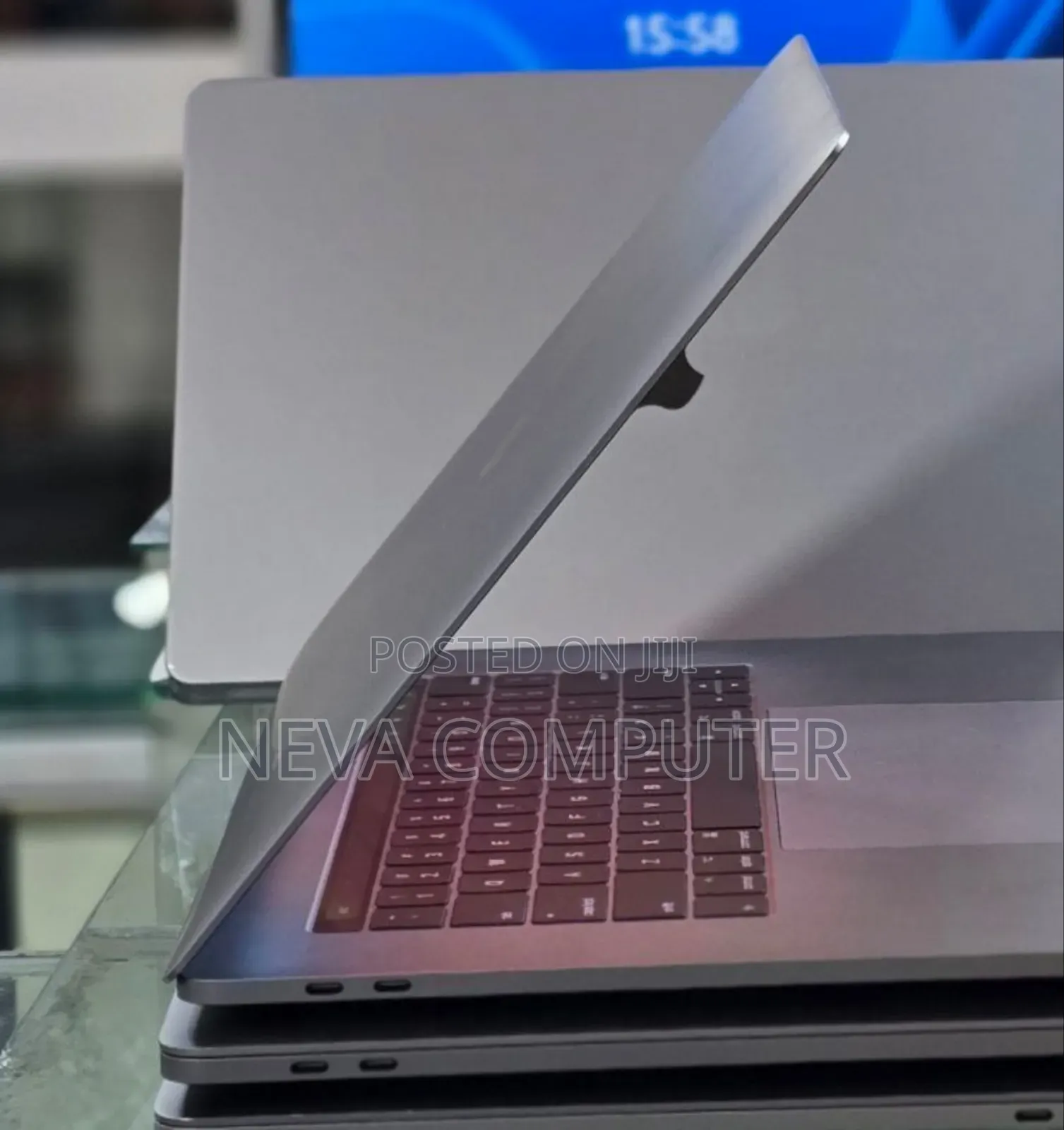 New Laptop Apple MacBook Pro 2017 16GB Intel Core i7 SSD 512GB