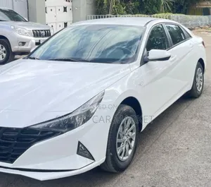 Hyundai Elantra 2022 White