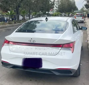 Hyundai Elantra 2022 White