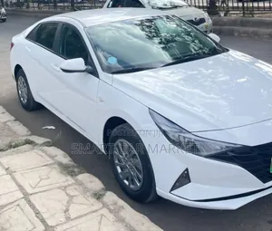 Hyundai Elantra 2022 White