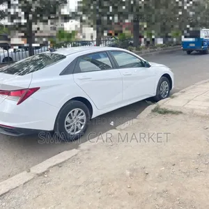 Hyundai Elantra 2022 White