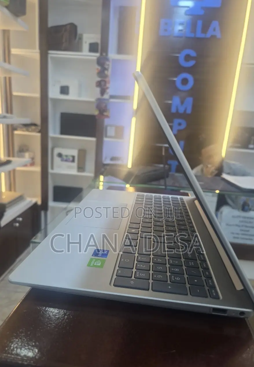 New Laptop HP 8GB Intel Core i7 SSD 512GB
