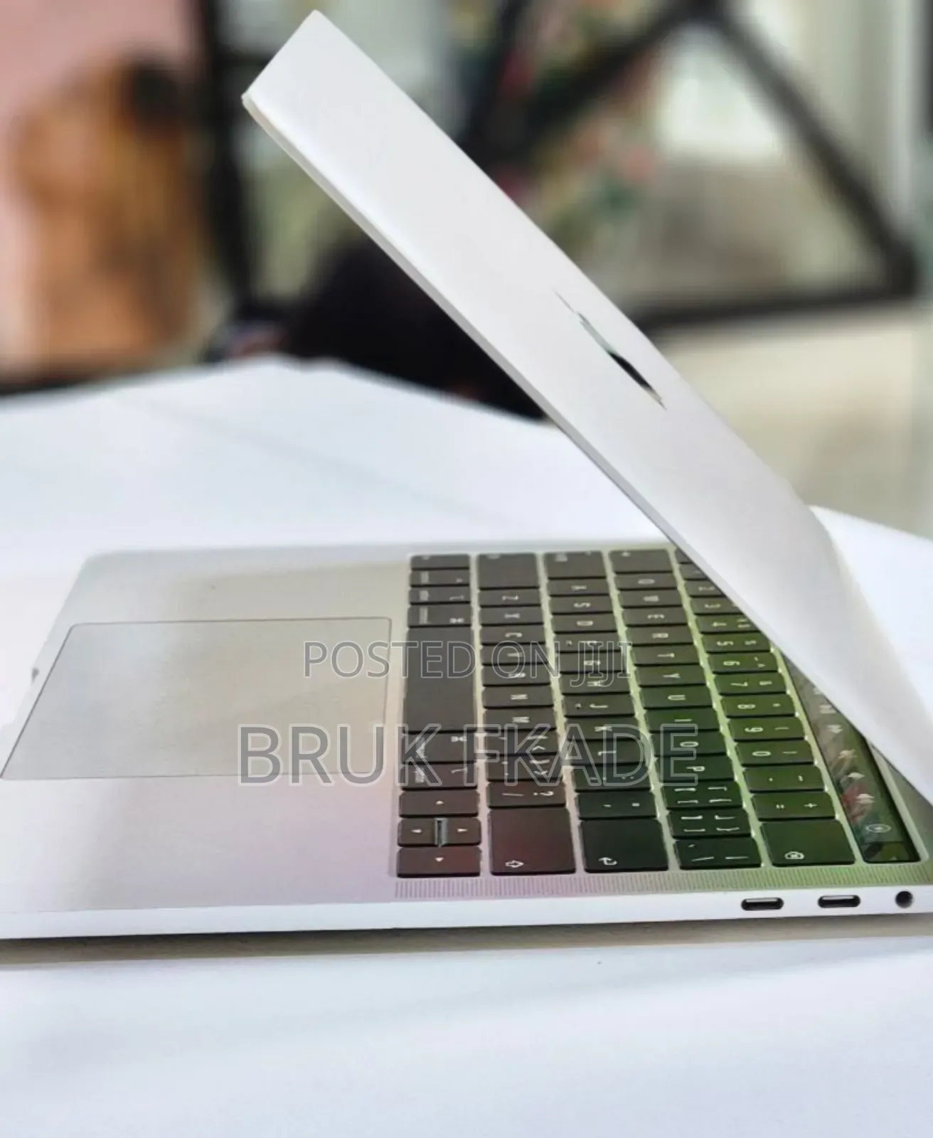 New Laptop Apple MacBook Pro 2018 8GB Intel Core i5 SSD 256GB