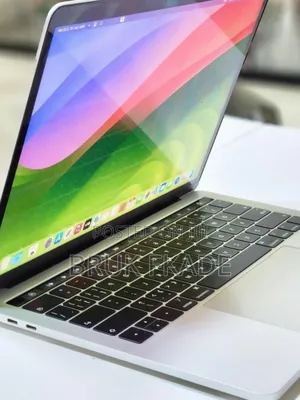 New Laptop Apple MacBook Pro 2018 8GB Intel Core i5 SSD 256GB