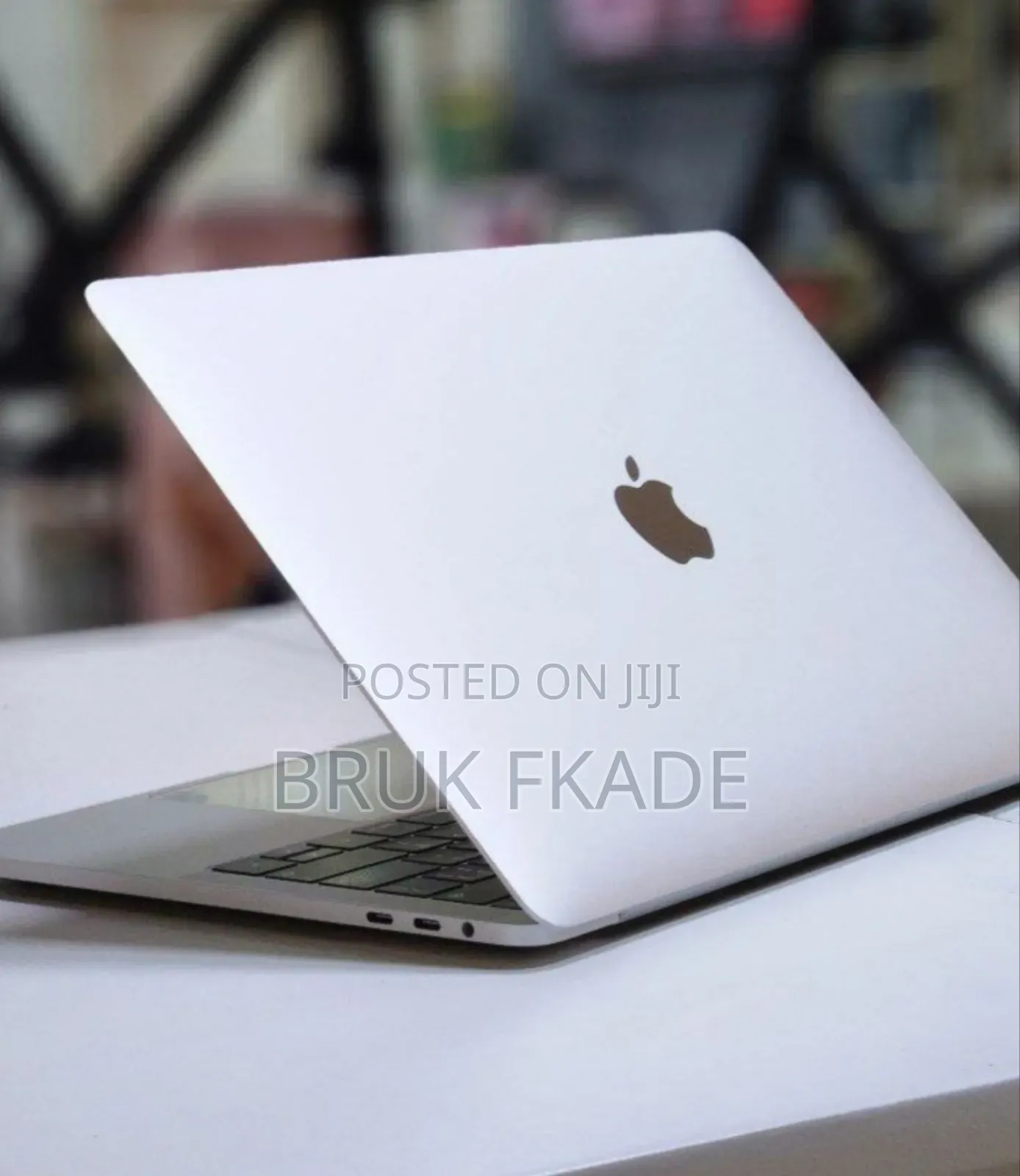 New Laptop Apple MacBook Pro 2018 8GB Intel Core i5 SSD 256GB