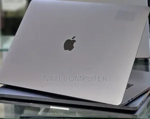 New Laptop Apple MacBook Pro 2017 16GB Intel Core i7 SSD 512GB