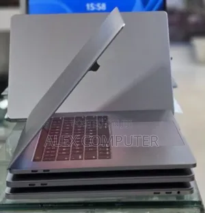 New Laptop Apple MacBook Pro 2017 16GB Intel Core i7 SSD 512GB