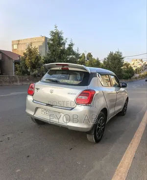 Suzuki Swift 2022 Silver