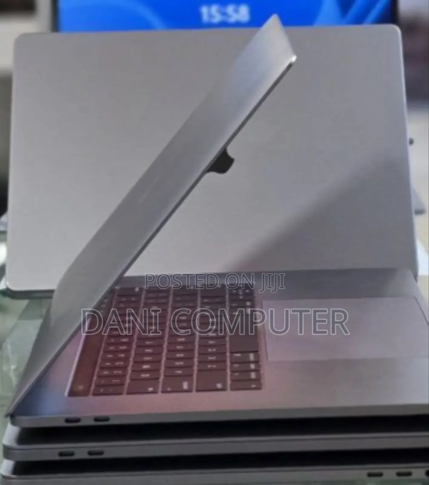 New Laptop Apple MacBook Pro 2017 16GB Intel Core i7 SSD 512GB