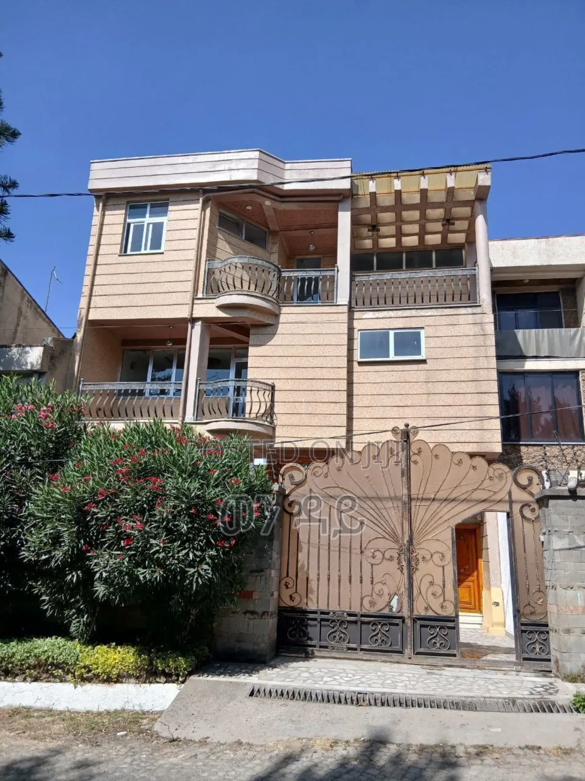 Furnished 7bdrm House in Bole for sale