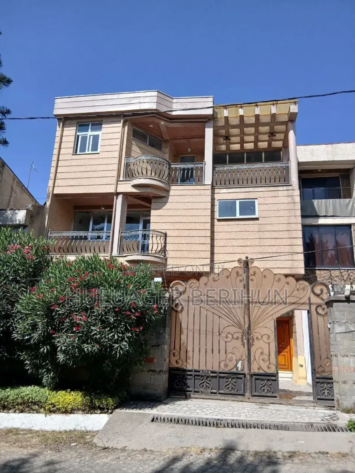 Furnished 7bdrm House in Bole for sale