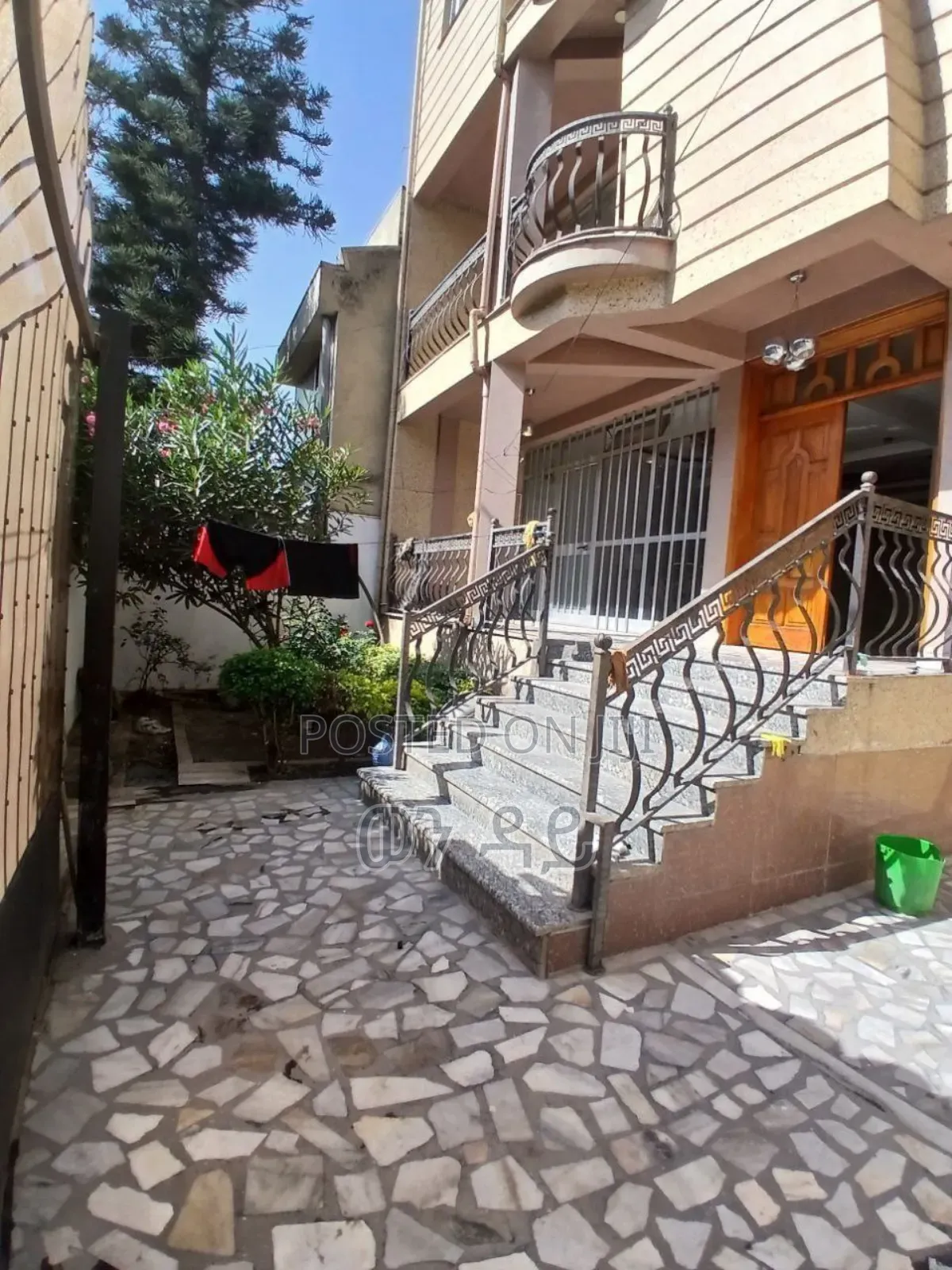 Furnished 7bdrm House in Bole for sale