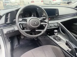 Hyundai Elantra 2022