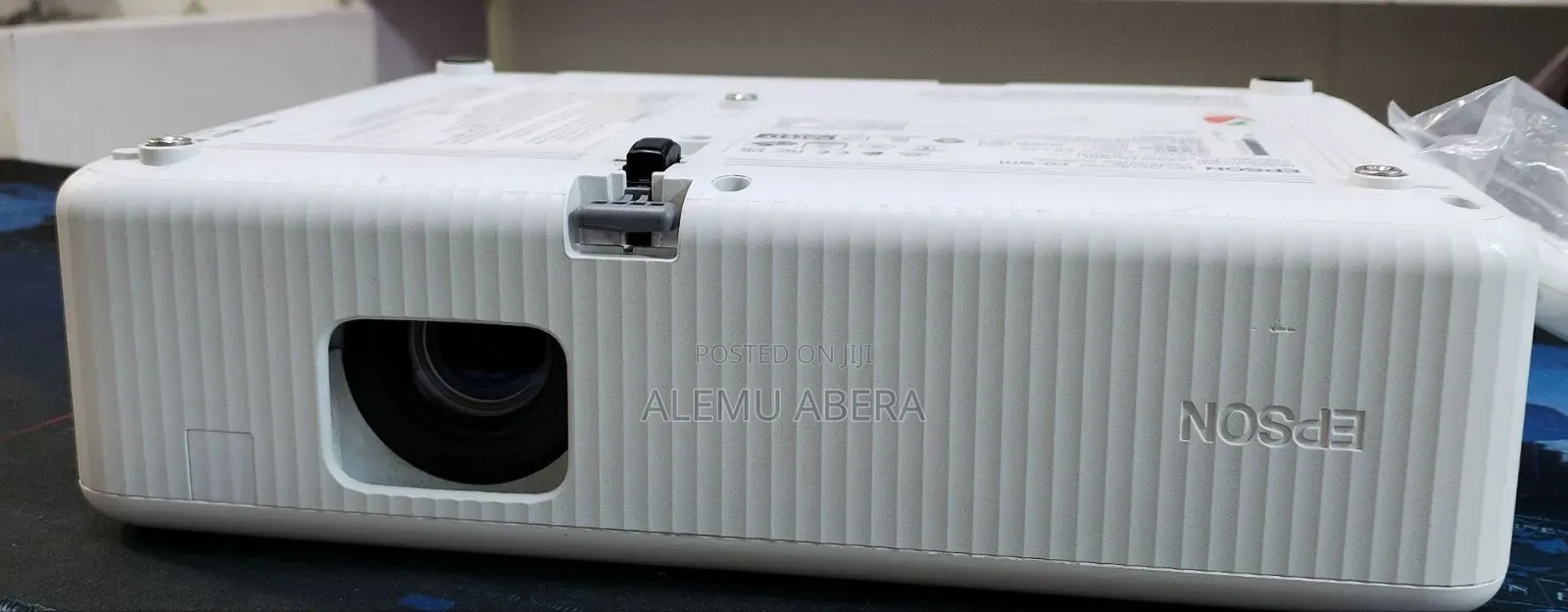 Brand New Epson Projector Model: Eb-E10 With Bag and With Best