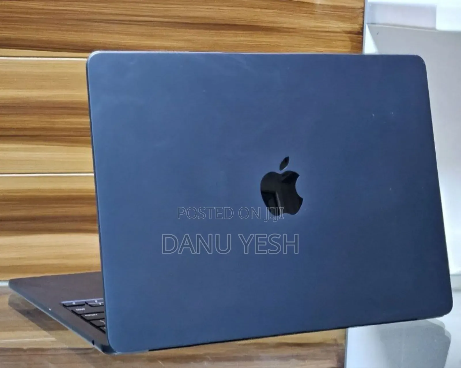 New Laptop Apple MacBook Air 2025 M4 13-inch 16GB Apple M4 SSD 256GB