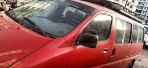 Toyota HiAce 2000 Red