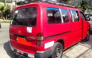 Toyota HiAce 2000 Red