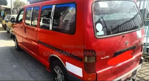 Toyota HiAce 2000 Red