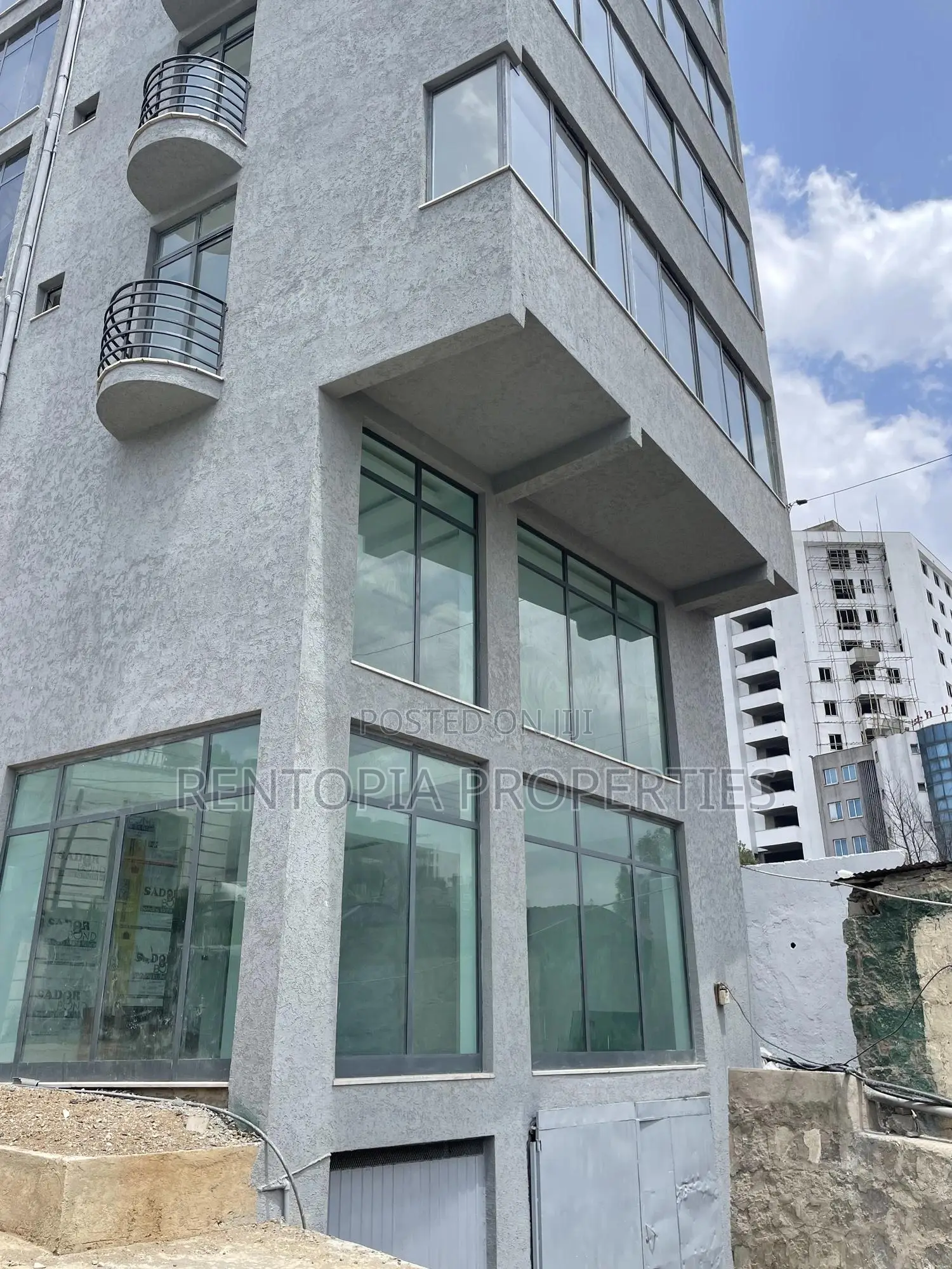 Building for Rent! 4killo