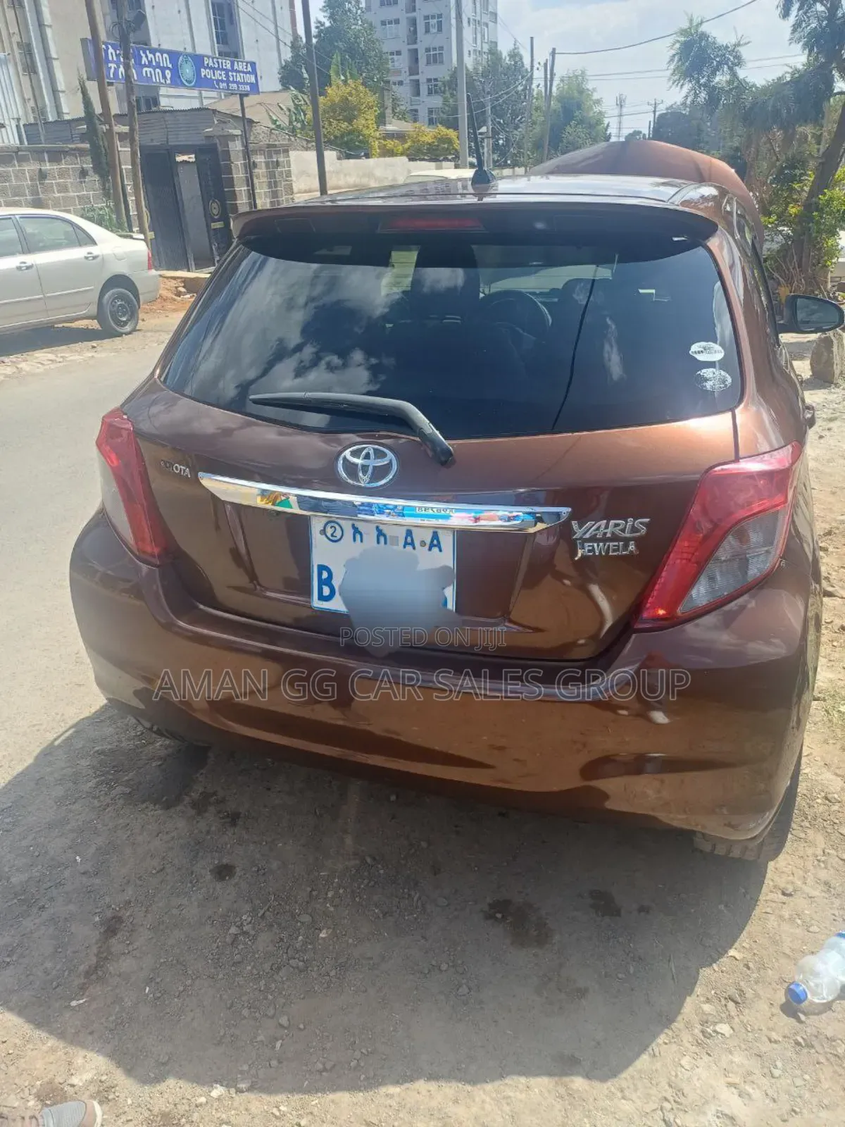 Toyota Yaris 2012 Brown