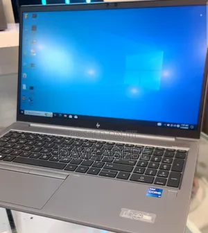 New Laptop HP ZBook Firefly G8 16GB Intel Core i7 SSD 512GB