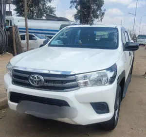 Toyota Hilux 2020 White