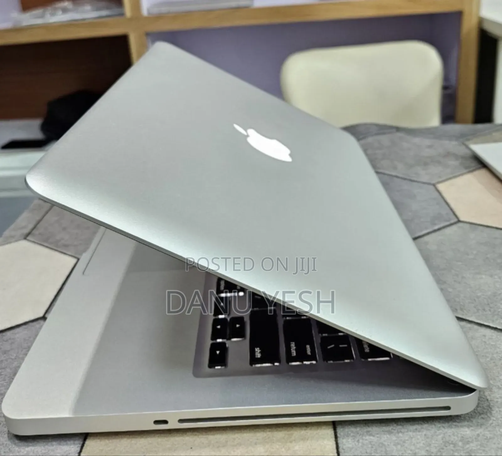 New Laptop Apple MacBook Pro 2012 4GB Intel Core i5 SSD 500GB