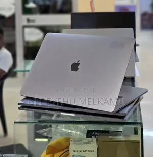 New Laptop Apple MacBook Pro 2017 16GB Intel Core i7 SSD 512GB