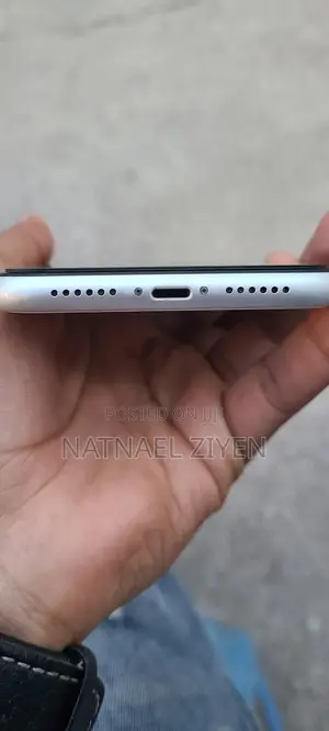 Apple iPhone 11 64 GB White