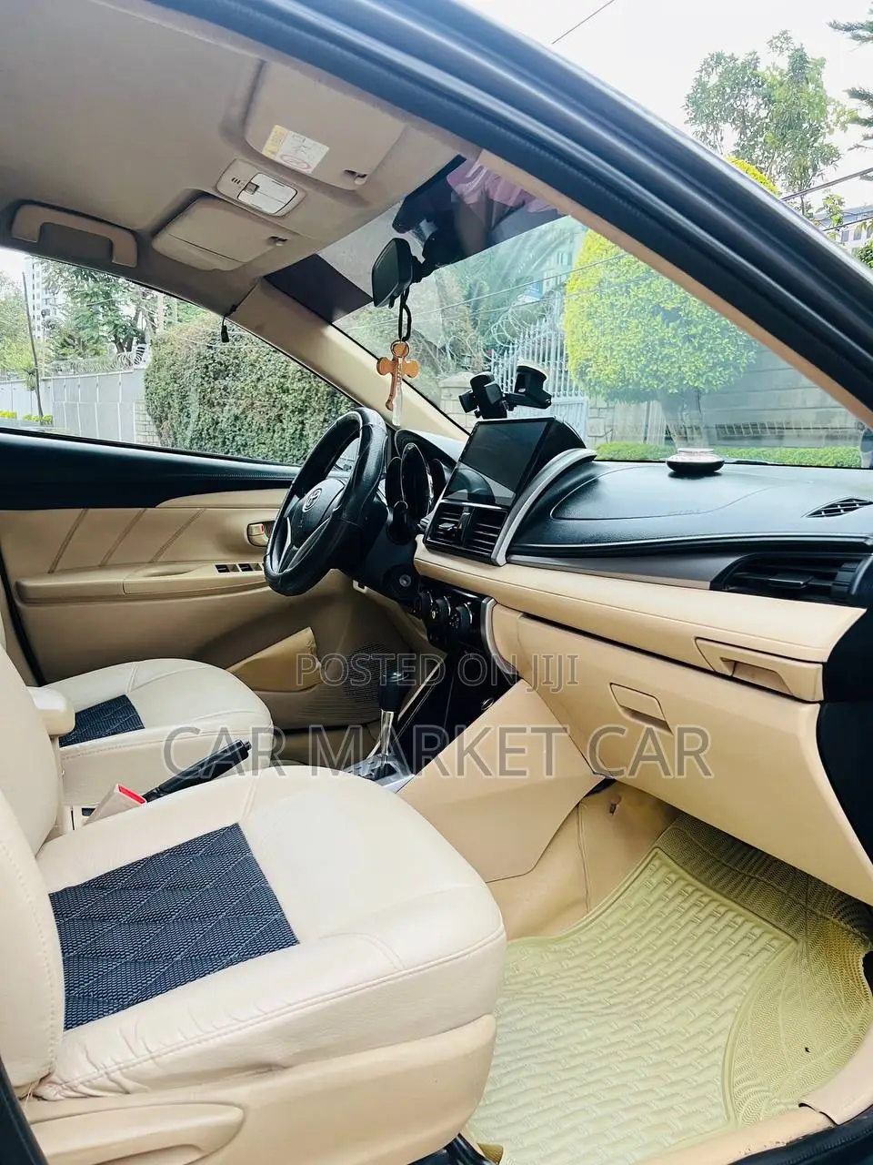 Toyota Yaris SE Hatchback 5dr 2016 Gray