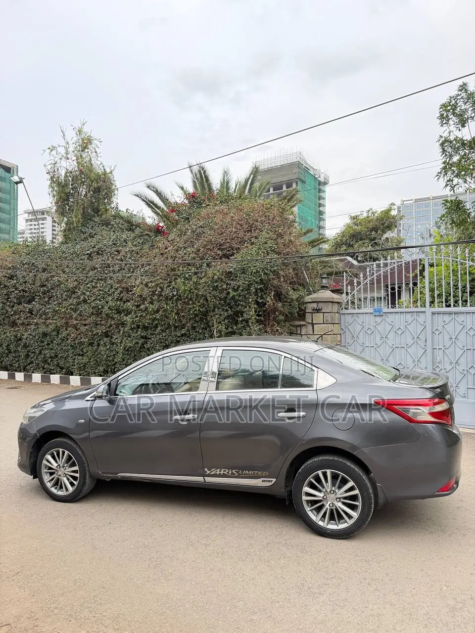 Toyota Yaris SE Hatchback 5dr 2016 Gray