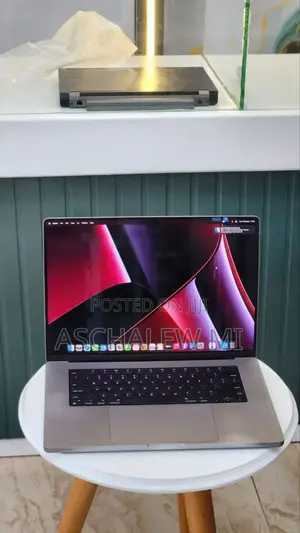 New Laptop Apple MacBook Pro 2021 M1 16GB Apple M1 Pro SSD 1T
