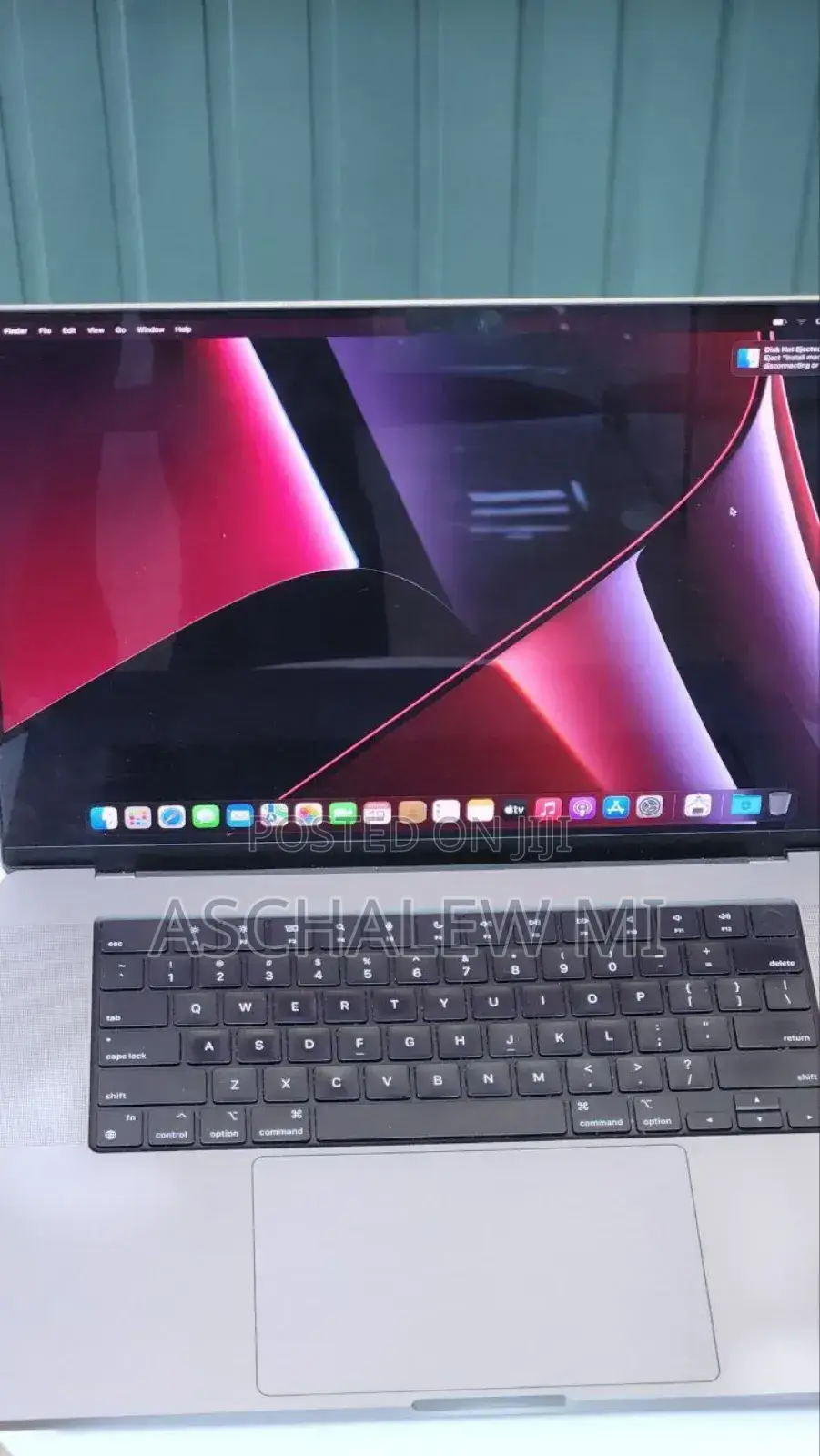 New Laptop Apple MacBook Pro 2021 M1 16GB Apple M1 Pro SSD 1T