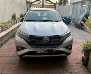 Toyota Rush 2023 Silver