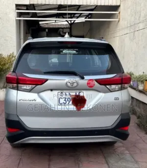 Toyota Rush 2023 Silver