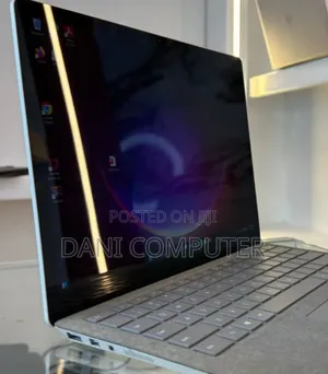 New Laptop Microsoft Surface 8GB Intel Core i5 SSD 256GB