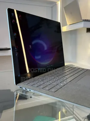 New Laptop Microsoft Surface 8GB Intel Core i5 SSD 256GB