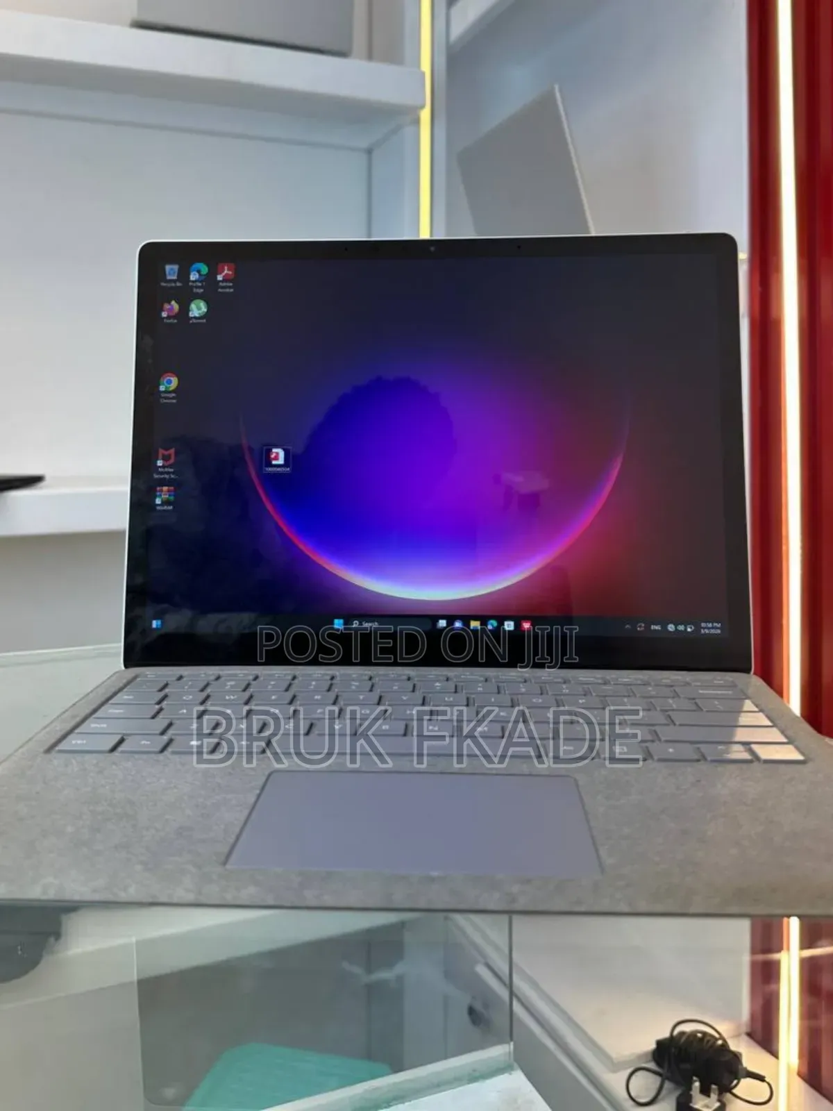 New Laptop Microsoft Surface 8GB Intel Core i5 SSD 256GB