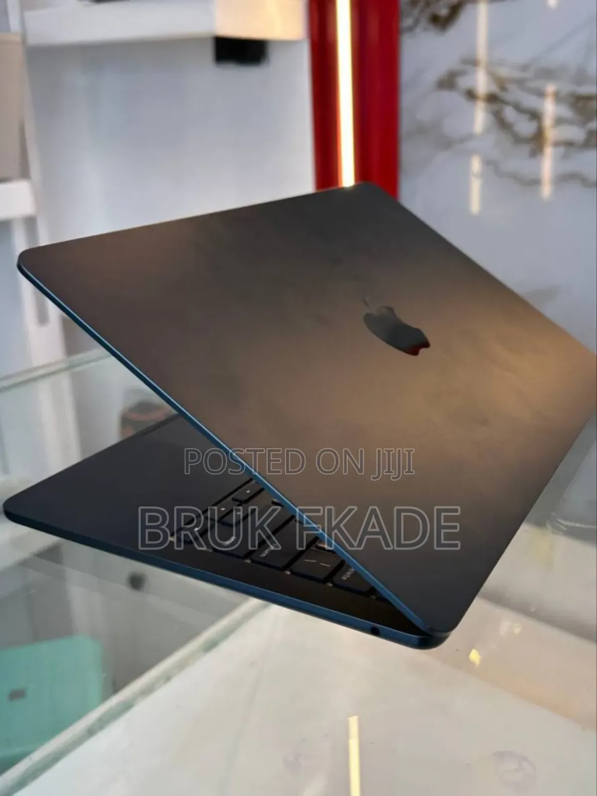 New Laptop Apple MacBook Air 2024 M3 13-inch 16GB Apple M3 SSD 512GB